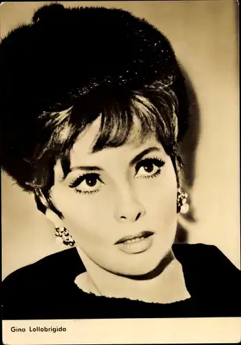 Ak Schauspielerin Gina Lollobrigida, Portrait, Der Glöckner von Notre Dame, Trapez