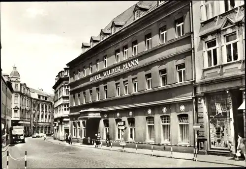 Ak Annaberg Buchholz Erzgebirge, Hotel Wilder Mann, Straßenpartie, Geschäft, Passanten