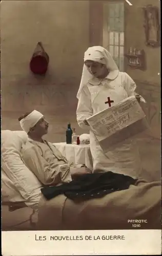 Ak Verwundeter französischer Soldat mit Krankenschwester, Zeitung