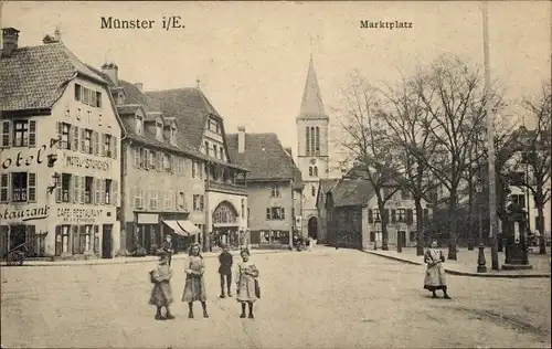 Ak Münster Münster Elsass Haut Rhin, Marktplatz, Hotel Storchen