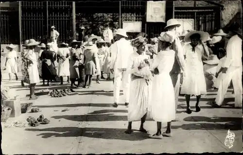 Ak St. Pierre Martinique, vue du Marché