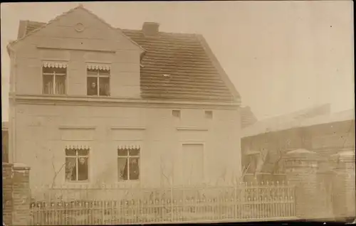 Foto Ak Rotzis Rotberg Waltersdorf Schönefeld bei Berlin, Blick auf ein Wohnhaus