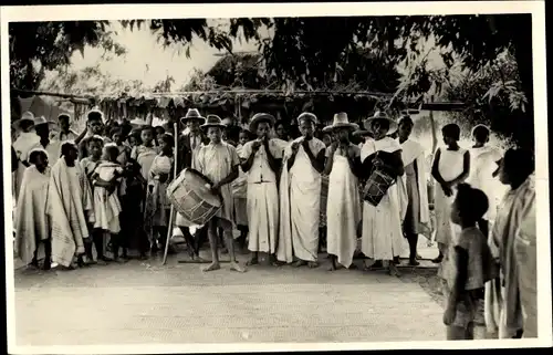 Ak Mahajanga Majunga Madagaskar, Musiciens Sakalavas a une fete populaire