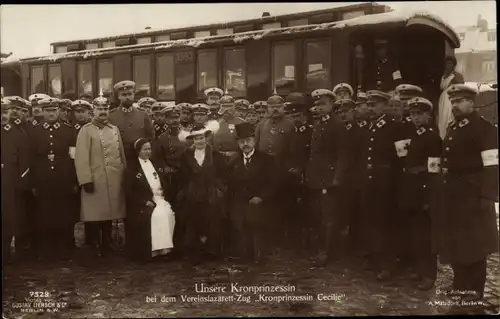 Ak Kronprinzessin Cecilie von Preußen bei dem Vereinslazarett Zug Kronprinzessin Cecilie
