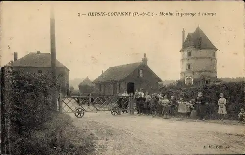 Ak Hersin Coupigny Pas de Calais, Moulin et passage a niveau