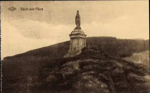 Ak Esch sur Sure Esch an der Sauer Luxemburg, Statue auf Berg