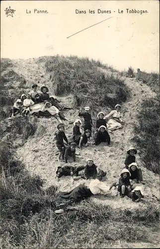 Ak La Panne De Panne Westflandern, Dans les Dunes, Le Tobbogan, Gruppenbild in den Dünen