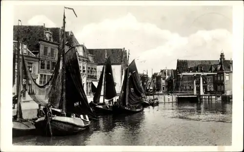 Ak Nordholland, Hafen, Fischerboote im Wasser, Zugbrücke