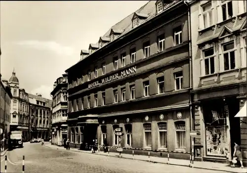 Ak Annaberg Buchholz Erzgebirge, Hotel Wilder Mann, Straßenpartie, Geschäft, Passanten