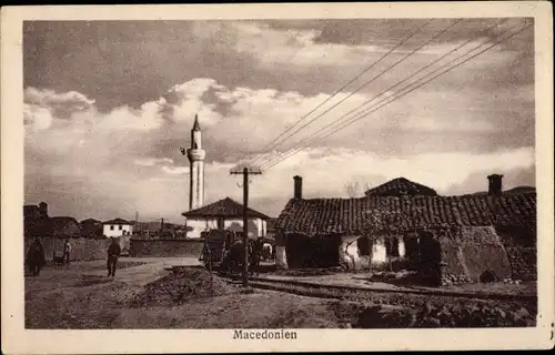 Ak Mazedonien, Blick auf einen Ort, Turm, Wohnhäuser, Pferde