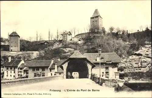 Ak Freiburg Stadt Freiburg Schweiz, Der Eingang zur Bernbrücke