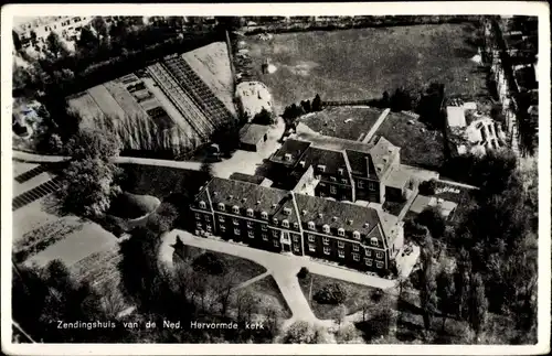 Ak Oegstgeest Südholland Niederlande, Missionshaus mit Kirche aus der Vogelschau