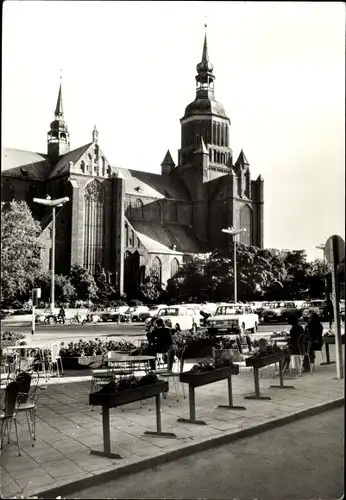 Ak Stralsund in Vorpommern, Marienkirche, Außenansicht vom Leninplatz