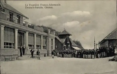Ak Deutsch Französische Grenze, Frontiere Franco Allemande, Grenzbeamte in Uniform, Hotel