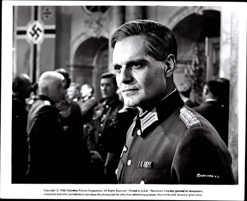 31 Pressefotos Omar Sharif, Portraits und Filmszenen