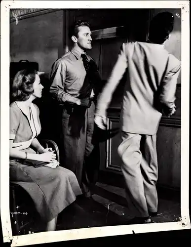 42 Pressefotos Kirk Douglas, Portraits und Filmszenen