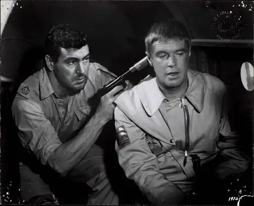 27 Pressefotos Rock Hudson, George Peppard, Tobruk, Filmszenen