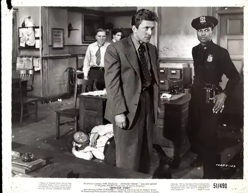80 Pressefotos Kirk Douglas, Polizeirevier 21, Filmszenen