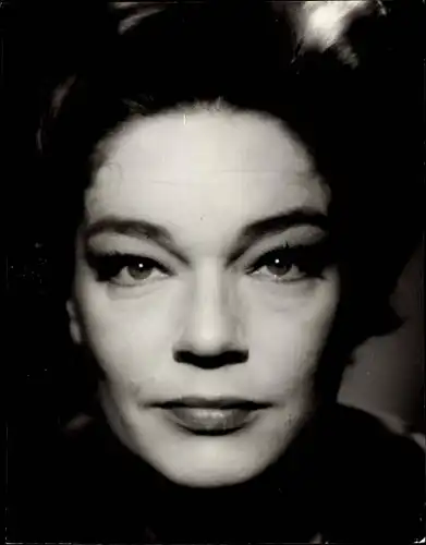 62 Pressefotos Simone Signoret, Portraits und Filmszenen