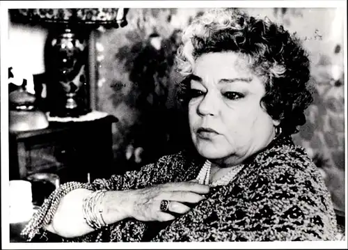 62 Pressefotos Simone Signoret, Portraits und Filmszenen