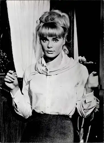 204 Pressefotos Elke Sommer, Portraits und Filmszenen