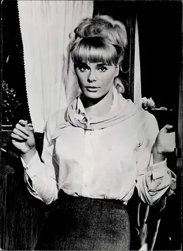 204 Pressefotos Elke Sommer, Portraits und Filmszenen