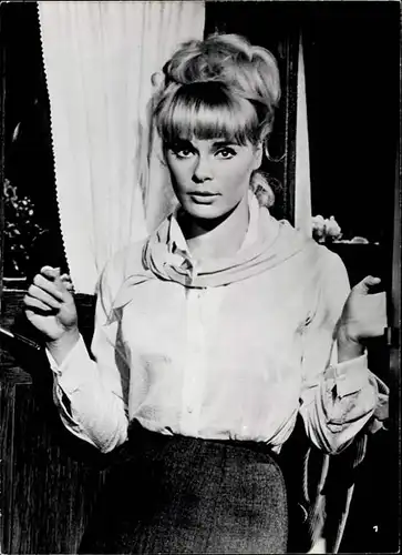 204 Pressefotos Elke Sommer, Portraits und Filmszenen