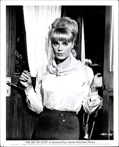 204 Pressefotos Elke Sommer, Portraits und Filmszenen