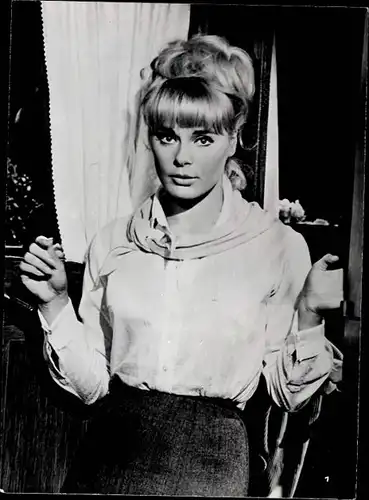 204 Pressefotos Elke Sommer, Portraits und Filmszenen