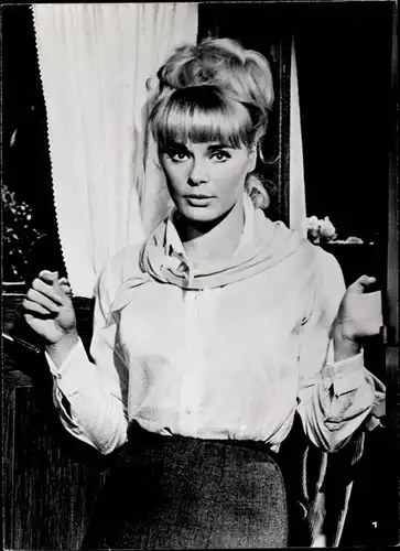 204 Pressefotos Elke Sommer, Portraits und Filmszenen