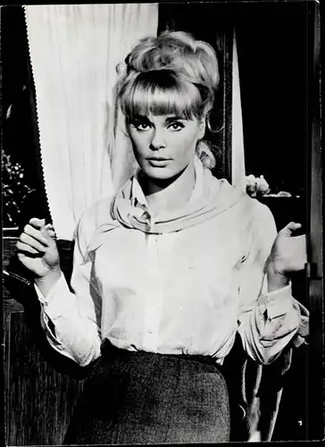 204 Pressefotos Elke Sommer, Portraits und Filmszenen