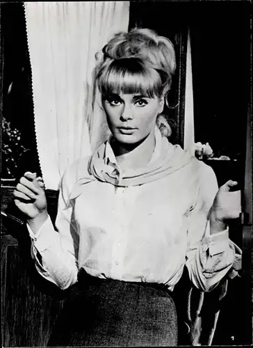 204 Pressefotos Elke Sommer, Portraits und Filmszenen