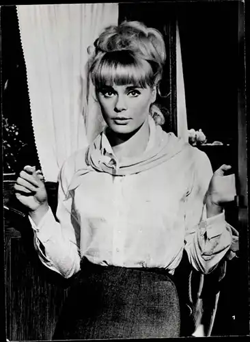 204 Pressefotos Elke Sommer, Portraits und Filmszenen