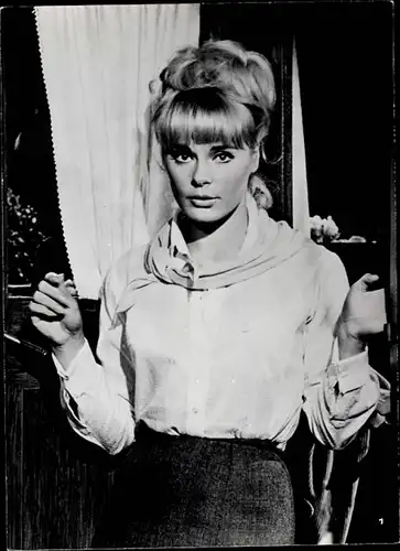 204 Pressefotos Elke Sommer, Portraits und Filmszenen