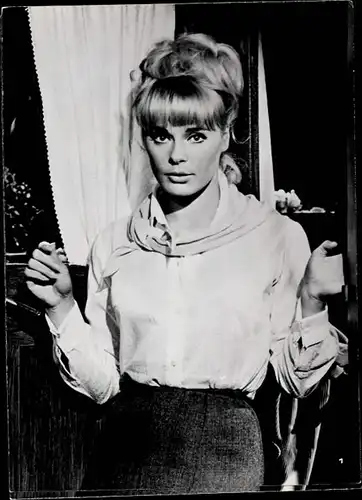 204 Pressefotos Elke Sommer, Portraits und Filmszenen