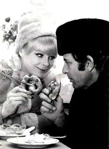 204 Pressefotos Elke Sommer, Portraits und Filmszenen