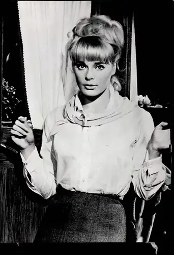 204 Pressefotos Elke Sommer, Portraits und Filmszenen