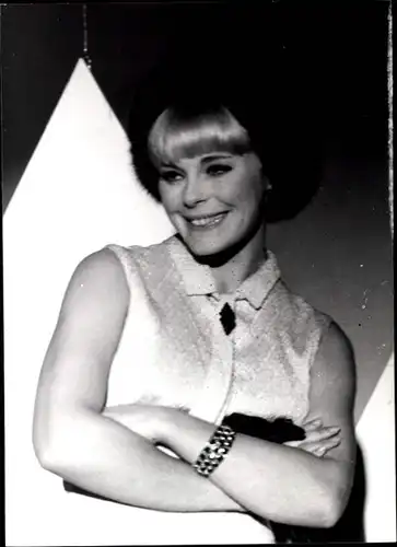 204 Pressefotos Elke Sommer, Portraits und Filmszenen