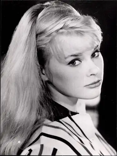 58 Pressefotos Elke Sommer, Portraits und Filmszenen