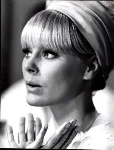 58 Pressefotos Elke Sommer, Portraits und Filmszenen