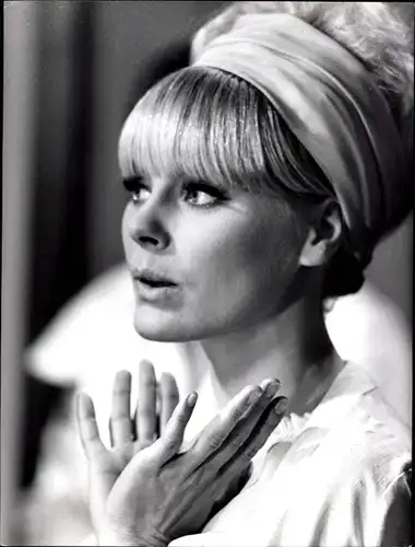 58 Pressefotos Elke Sommer, Portraits und Filmszenen