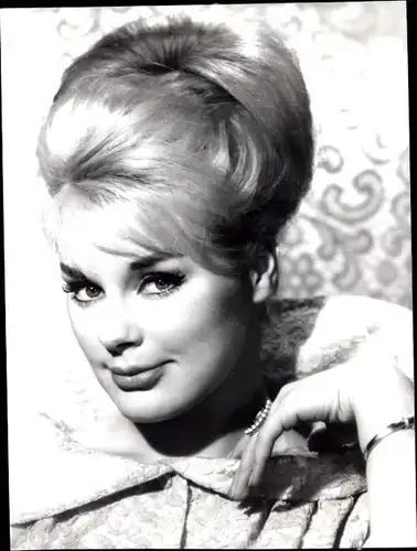 58 Pressefotos Elke Sommer, Portraits und Filmszenen