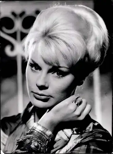 58 Pressefotos Elke Sommer, Portraits und Filmszenen