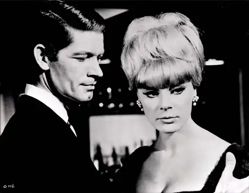 58 Pressefotos Elke Sommer, Portraits und Filmszenen