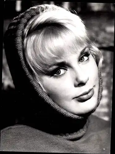 58 Pressefotos Elke Sommer, Portraits und Filmszenen