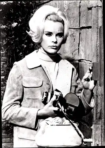 58 Pressefotos Elke Sommer, Portraits und Filmszenen