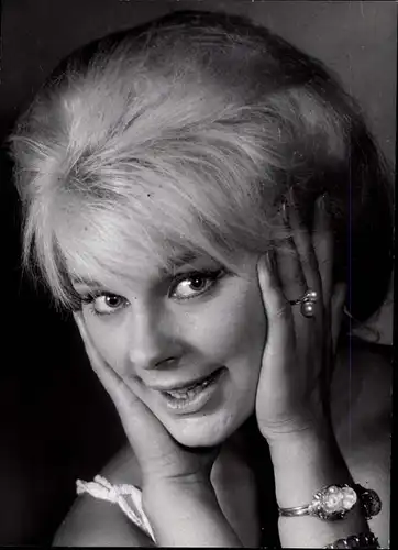 58 Pressefotos Elke Sommer, Portraits und Filmszenen