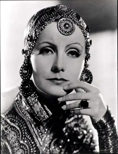 59 Pressefotos Greta Garbo, Portraits und Filmszenen+