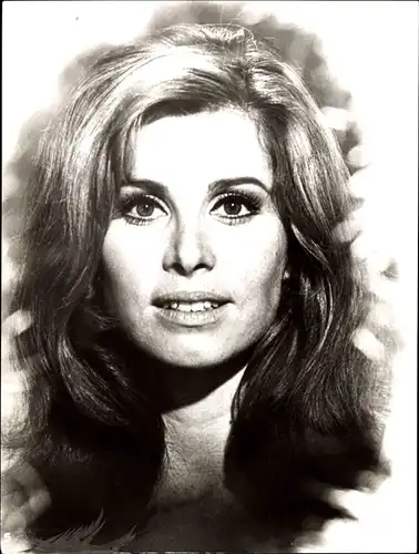 19 Pressefotos Stefanie Powers, Portraits und Filmszenen