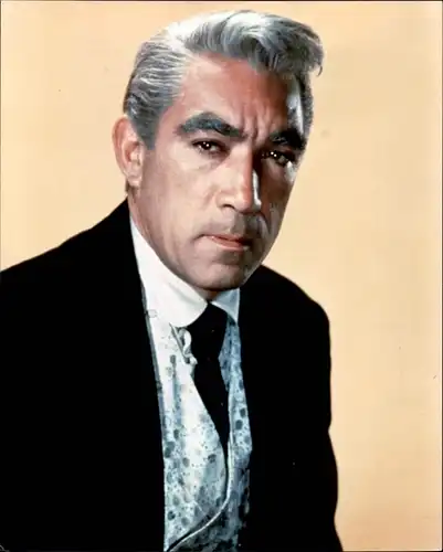 29 Pressefoto Anthony Quinn, Portraits und Filmszenen